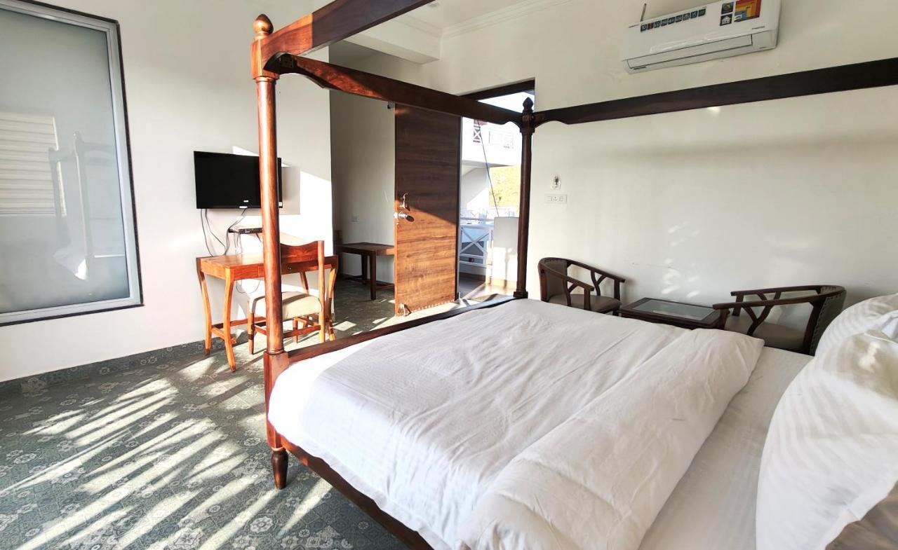 The Sky Imperial Pavoreal Jungle Resort 쿰발가르 외부 사진