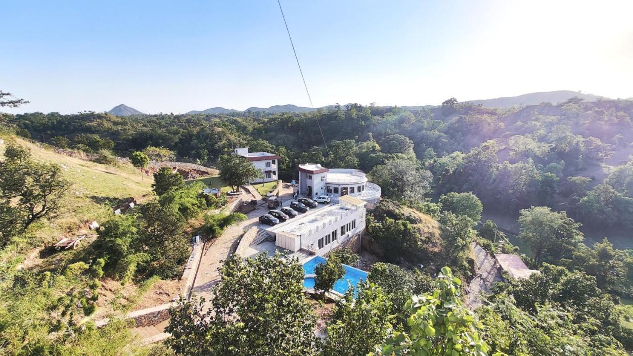 The Sky Imperial Pavoreal Jungle Resort 쿰발가르 외부 사진