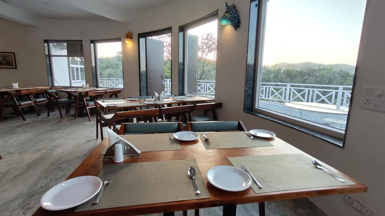 The Sky Imperial Pavoreal Jungle Resort 쿰발가르 외부 사진