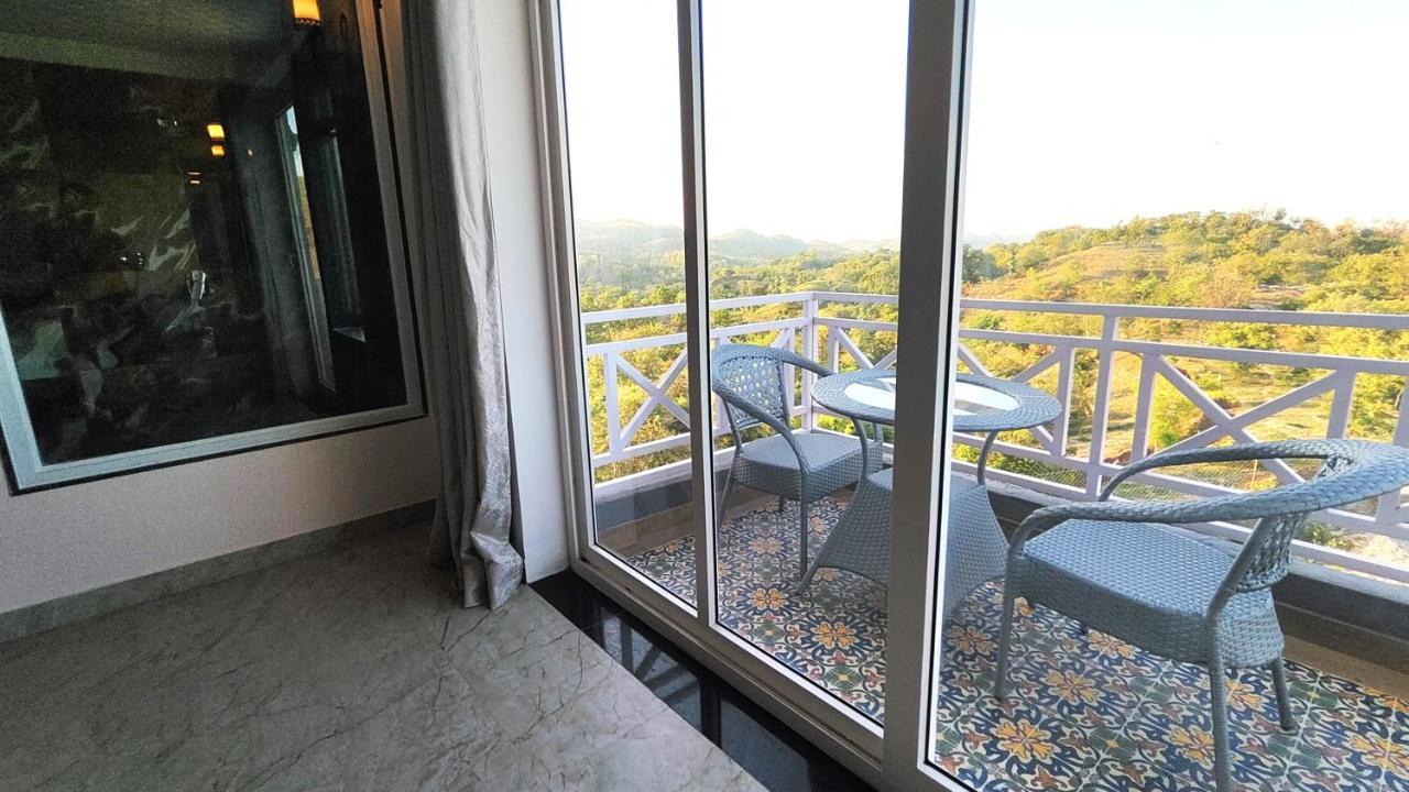 The Sky Imperial Pavoreal Jungle Resort 쿰발가르 외부 사진