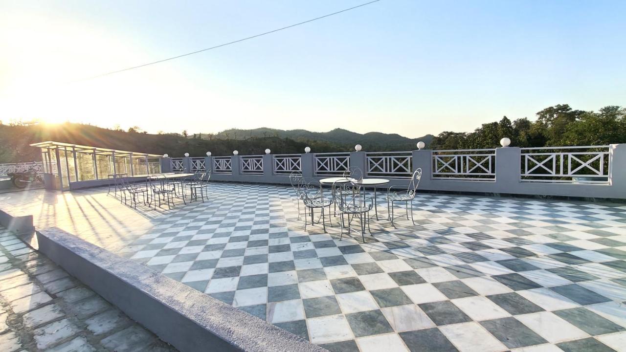The Sky Imperial Pavoreal Jungle Resort 쿰발가르 외부 사진