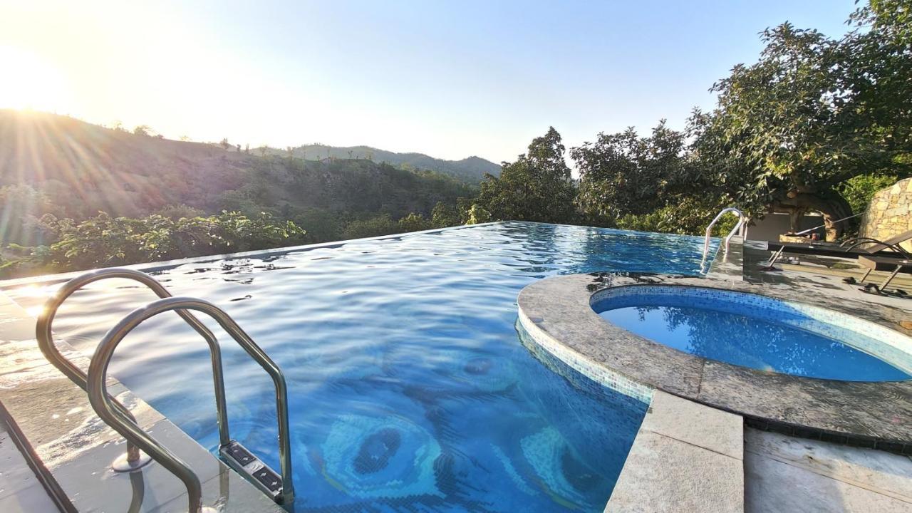 The Sky Imperial Pavoreal Jungle Resort 쿰발가르 외부 사진