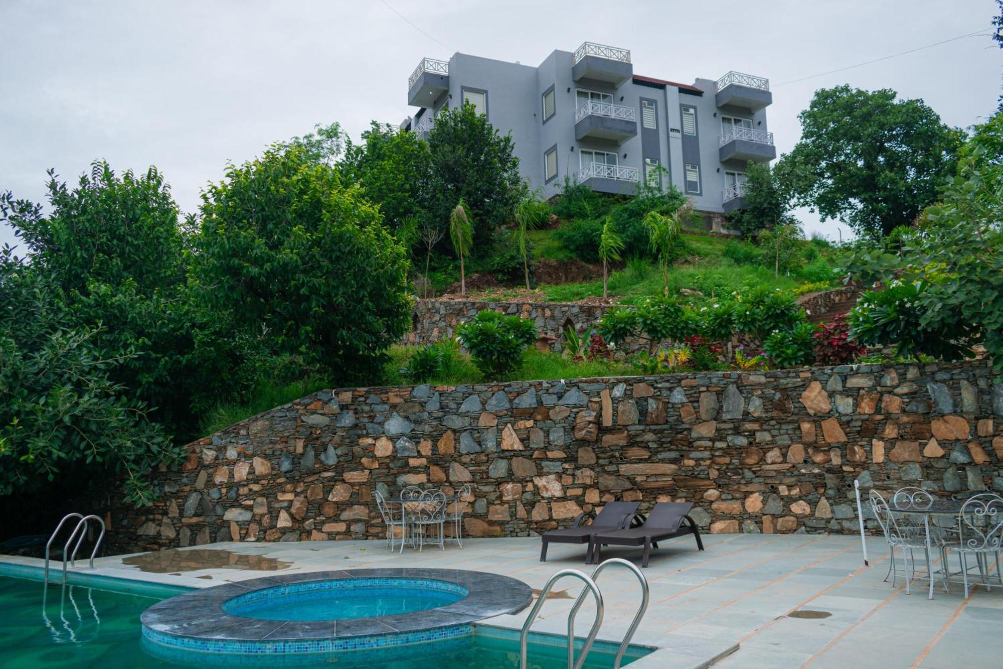 The Sky Imperial Pavoreal Jungle Resort 쿰발가르 외부 사진